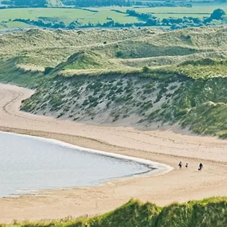 Cosy Family In Strandhill Sligo