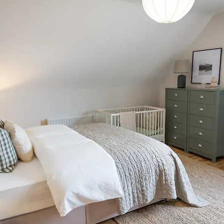 Cosy Family In Strandhill