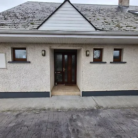 Cosy Family In Strandhill Sligo