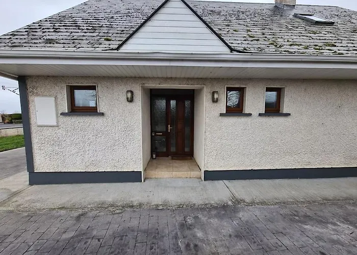 Cosy Family In Strandhill Sligo